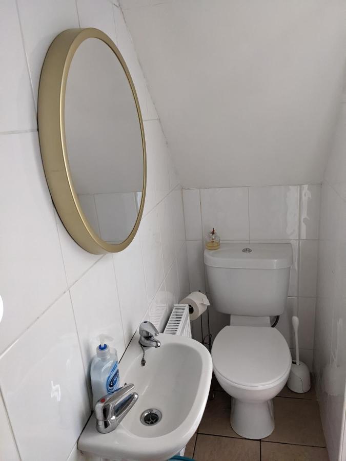 Quiet Comfortable Patcham Studio Free Parking Hallway Shared With Host Lejlighed Brighton Eksteriør billede