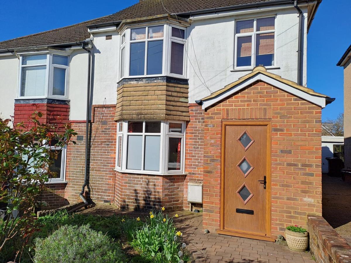 Quiet Comfortable Patcham Studio Free Parking Hallway Shared With Host Lejlighed Brighton Eksteriør billede