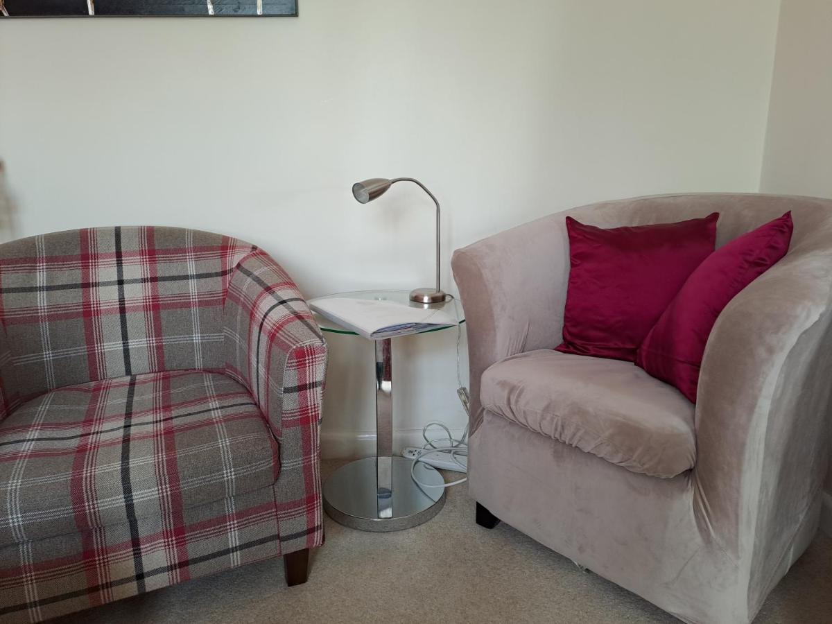 Quiet Comfortable Patcham Studio Free Parking Hallway Shared With Host Lejlighed Brighton Eksteriør billede